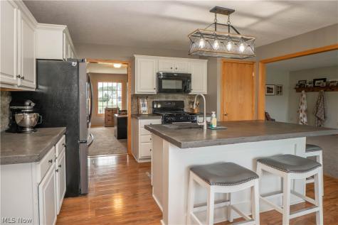 2307 Kenyon Street Louisville OH 44641