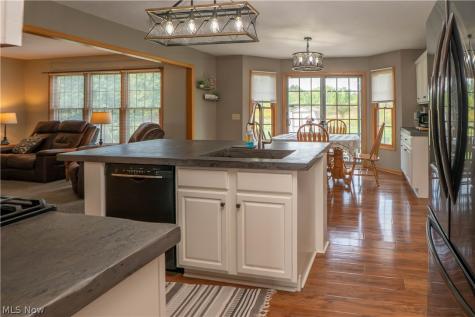 2307 Kenyon Street Louisville OH 44641