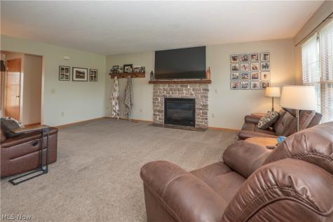 2307 Kenyon Street Louisville OH 44641