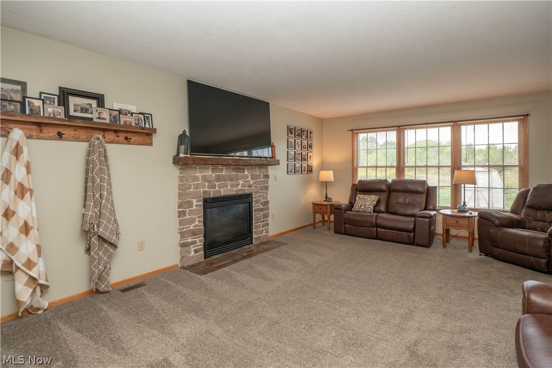 2307 Kenyon Street Louisville OH 44641