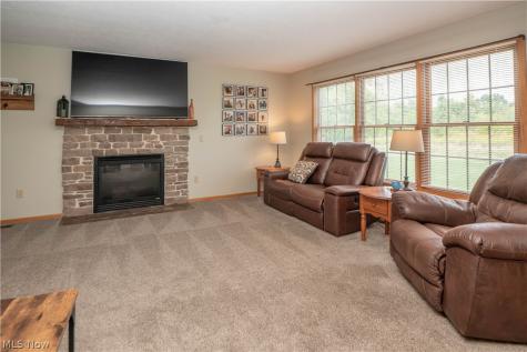 2307 Kenyon Street Louisville OH 44641