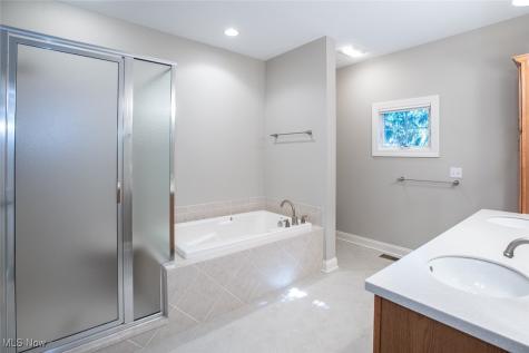 24 Somerset Drive Rocky River OH 44116