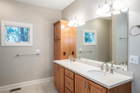 24 Somerset Drive Rocky River OH 44116