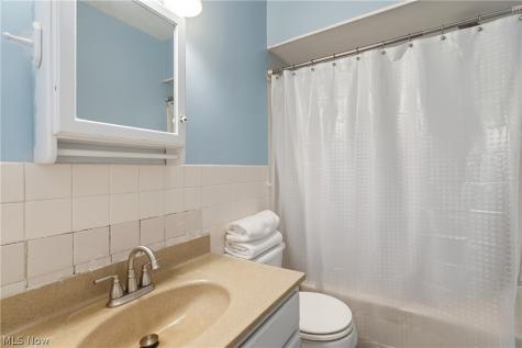 7091 Akron Avenue NW New Franklin OH 44614