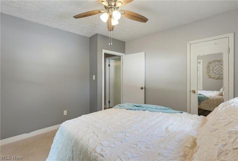 7091 Akron Avenue NW New Franklin OH 44614