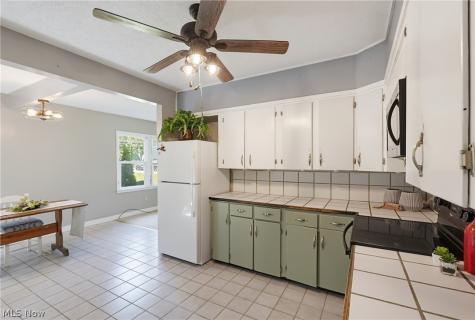 7091 Akron Avenue NW New Franklin OH 44614