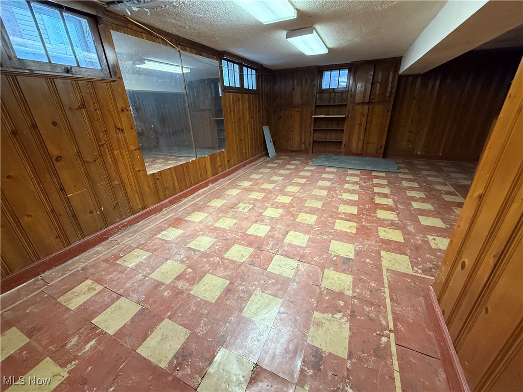 467 Aqueduct Street Akron OH 44303