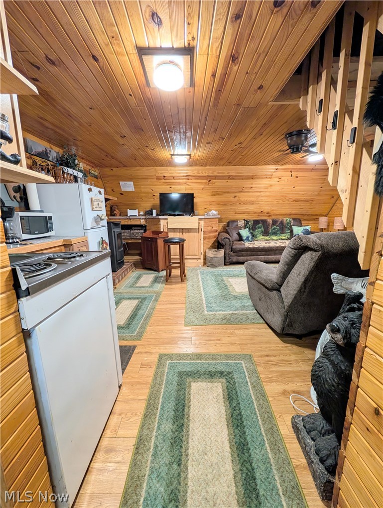 5008 Doral Road SW Carrollton OH 44615