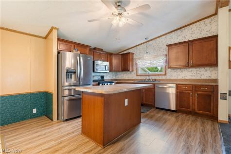 4025 Burke Avenue NE Louisville OH 44641