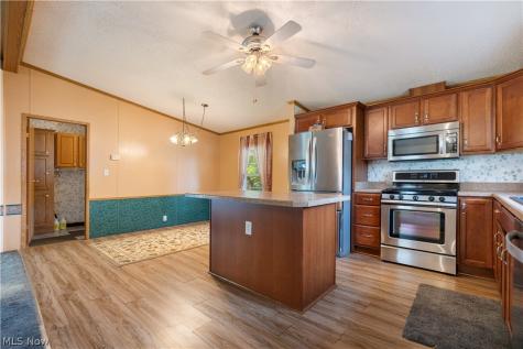 4025 Burke Avenue NE Louisville OH 44641