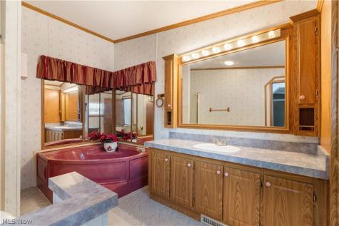 4025 Burke Avenue NE Louisville OH 44641