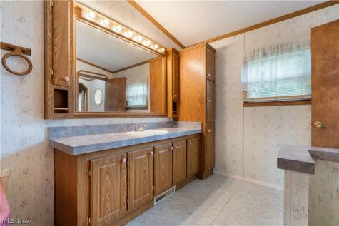 4025 Burke Avenue NE Louisville OH 44641