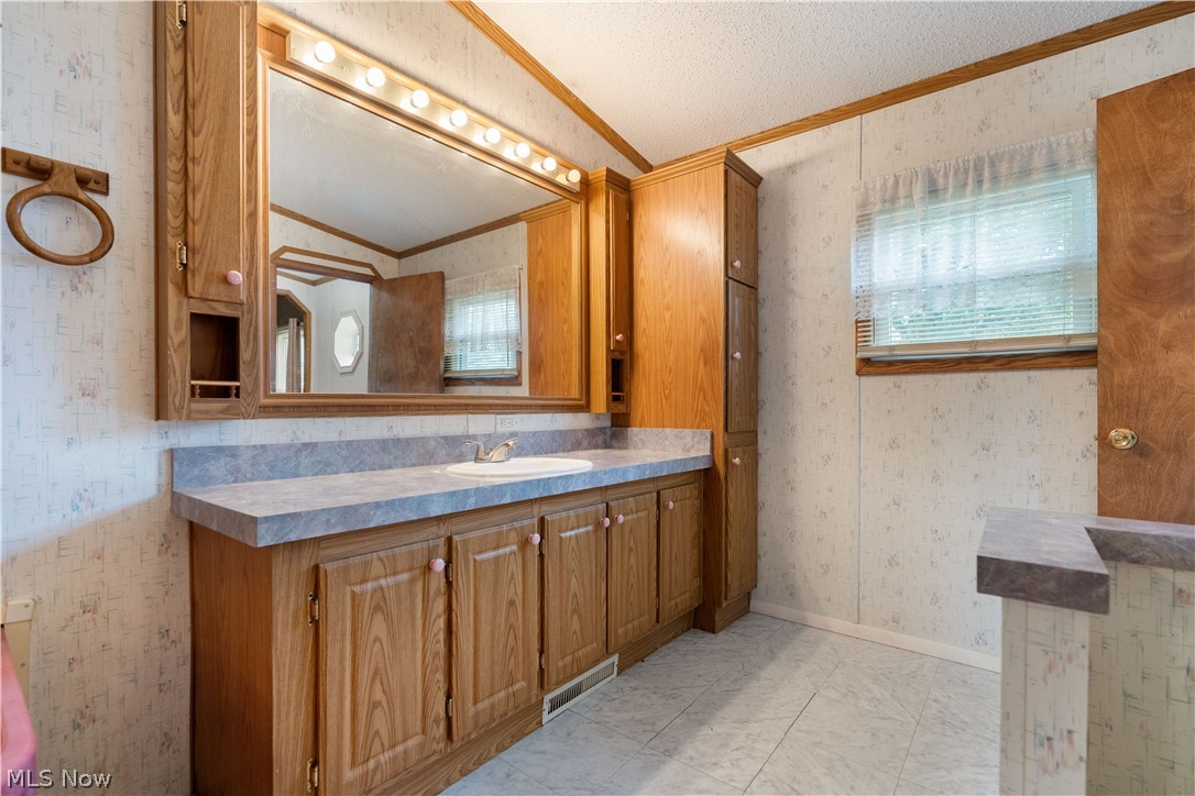 4025 Burke Avenue NE Louisville OH 44641