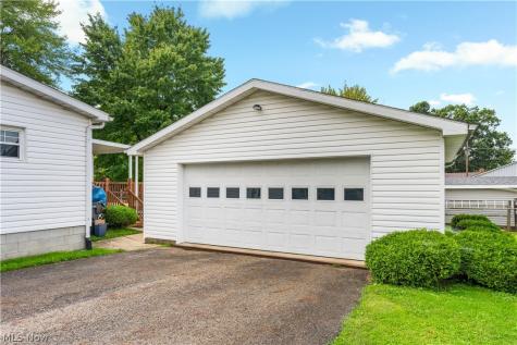 4025 Burke Avenue NE Louisville OH 44641