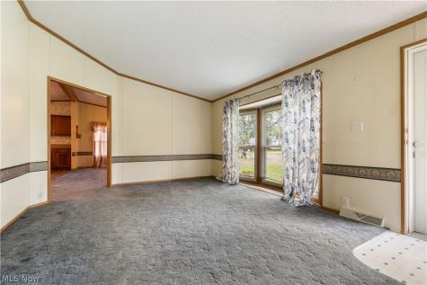 4025 Burke Avenue NE Louisville OH 44641
