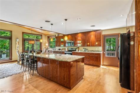 985 S Medina Line Road Wadsworth OH 44281