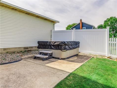 12203 Shoshone Avenue NW Uniontown OH 44685