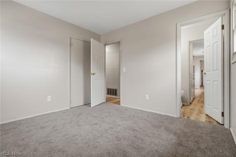 2446 Regentview Street NE Canton OH 44705