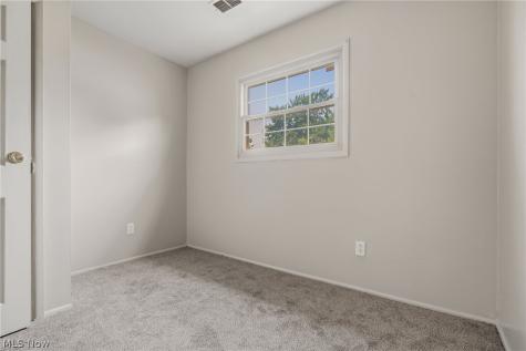 2446 Regentview Street NE Canton OH 44705