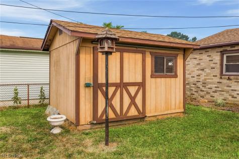 2446 Regentview Street NE Canton OH 44705