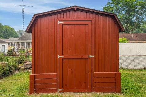 2446 Regentview Street NE Canton OH 44705