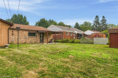 2446 Regentview Street NE Canton OH 44705