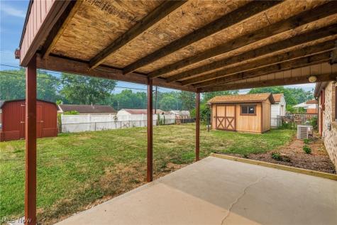 2446 Regentview Street NE Canton OH 44705