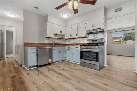 2446 Regentview Street NE Canton OH 44705