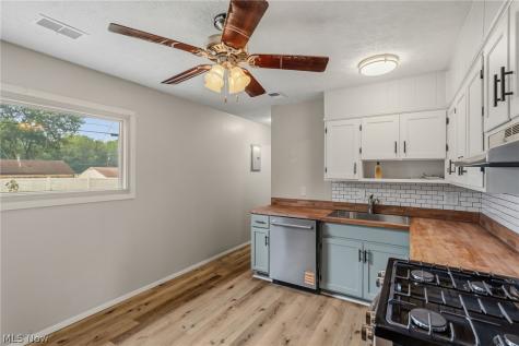 2446 Regentview Street NE Canton OH 44705