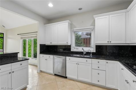 5230 River Creek Road Lyndhurst OH 44124