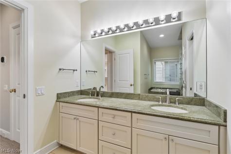 5230 River Creek Road Lyndhurst OH 44124