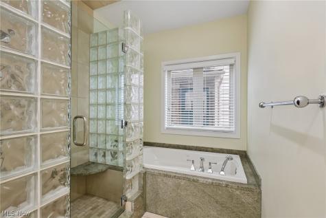 5230 River Creek Road Lyndhurst OH 44124