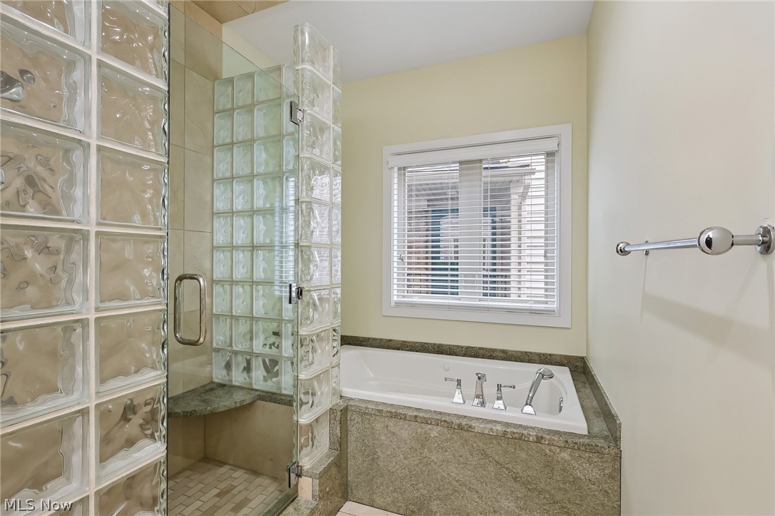 5230 River Creek Road Lyndhurst OH 44124