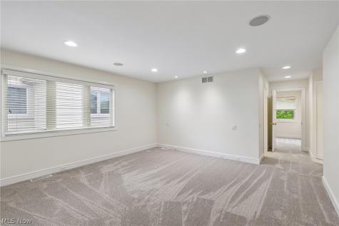 5230 River Creek Road Lyndhurst OH 44124