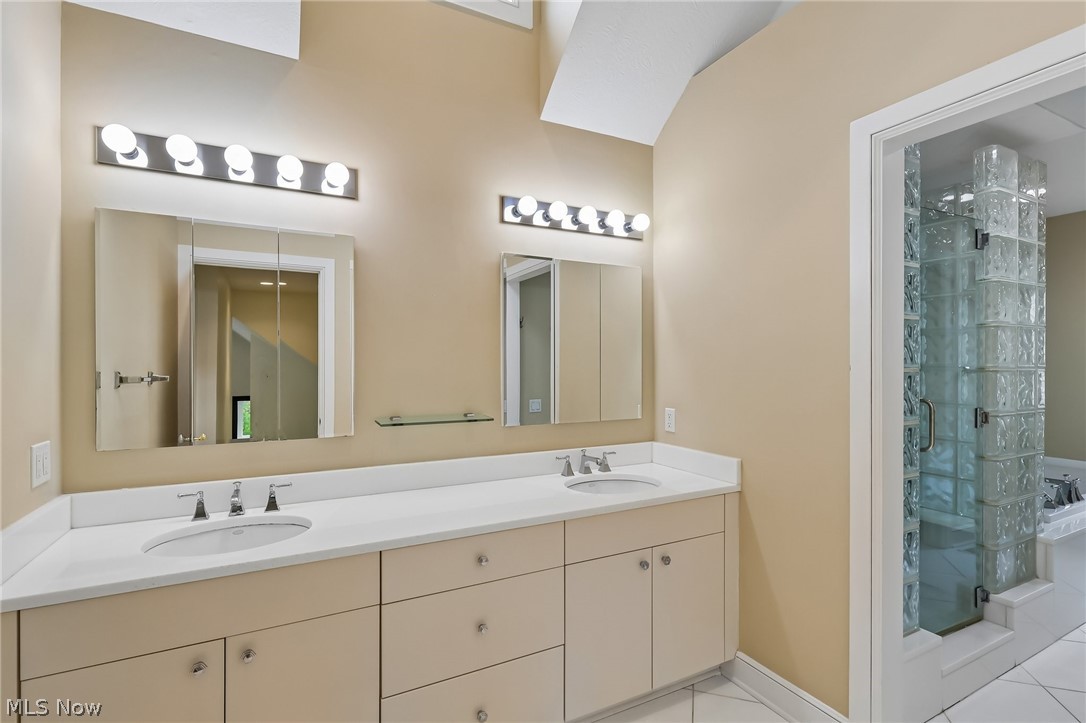 5230 River Creek Road Lyndhurst OH 44124