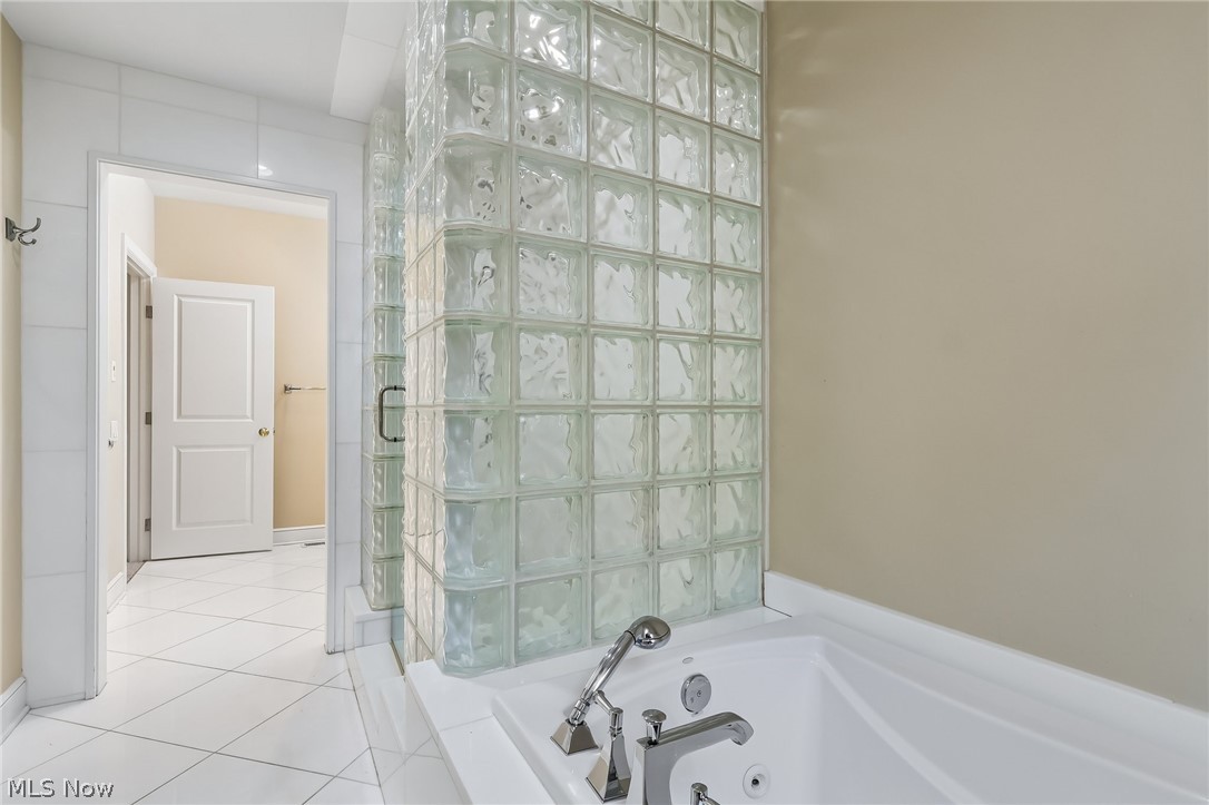 5230 River Creek Road Lyndhurst OH 44124