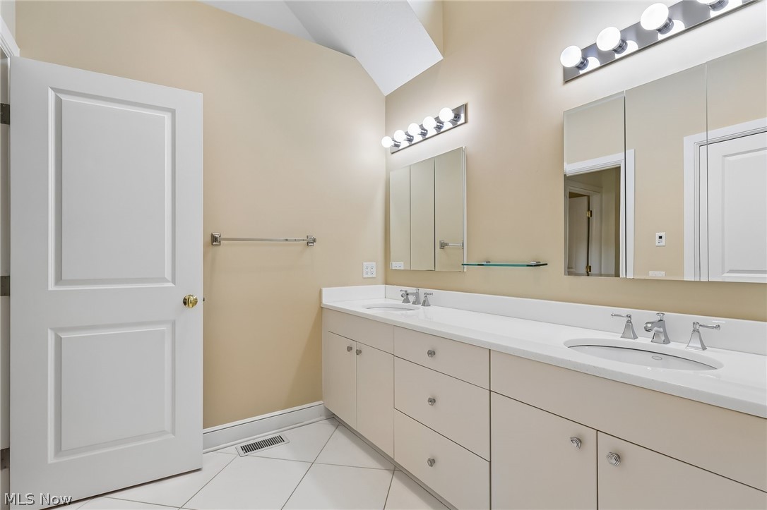 5230 River Creek Road Lyndhurst OH 44124