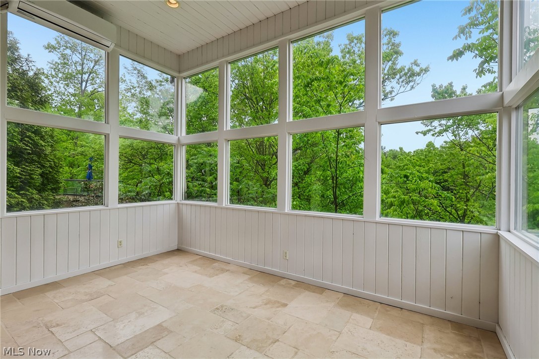 5230 River Creek Road Lyndhurst OH 44124