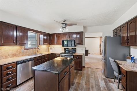3374 Kings Mill Run Rocky River OH 44116