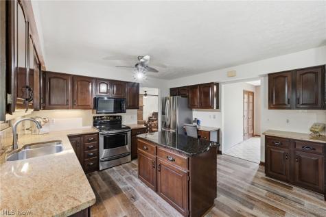3374 Kings Mill Run Rocky River OH 44116