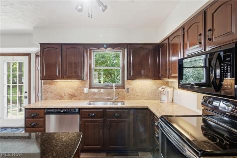 3374 Kings Mill Run Rocky River OH 44116