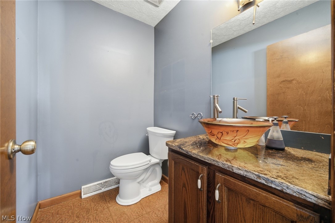 3374 Kings Mill Run Rocky River OH 44116