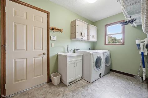 3374 Kings Mill Run Rocky River OH 44116