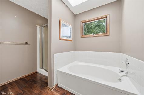 3374 Kings Mill Run Rocky River OH 44116
