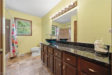 3374 Kings Mill Run Rocky River OH 44116