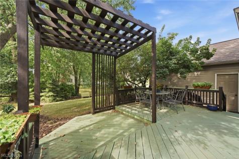 3374 Kings Mill Run Rocky River OH 44116