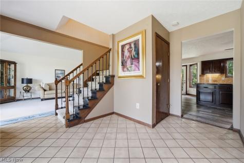 3374 Kings Mill Run Rocky River OH 44116