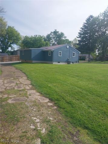 3009 Willowrow Avenue NE Canton OH 44705