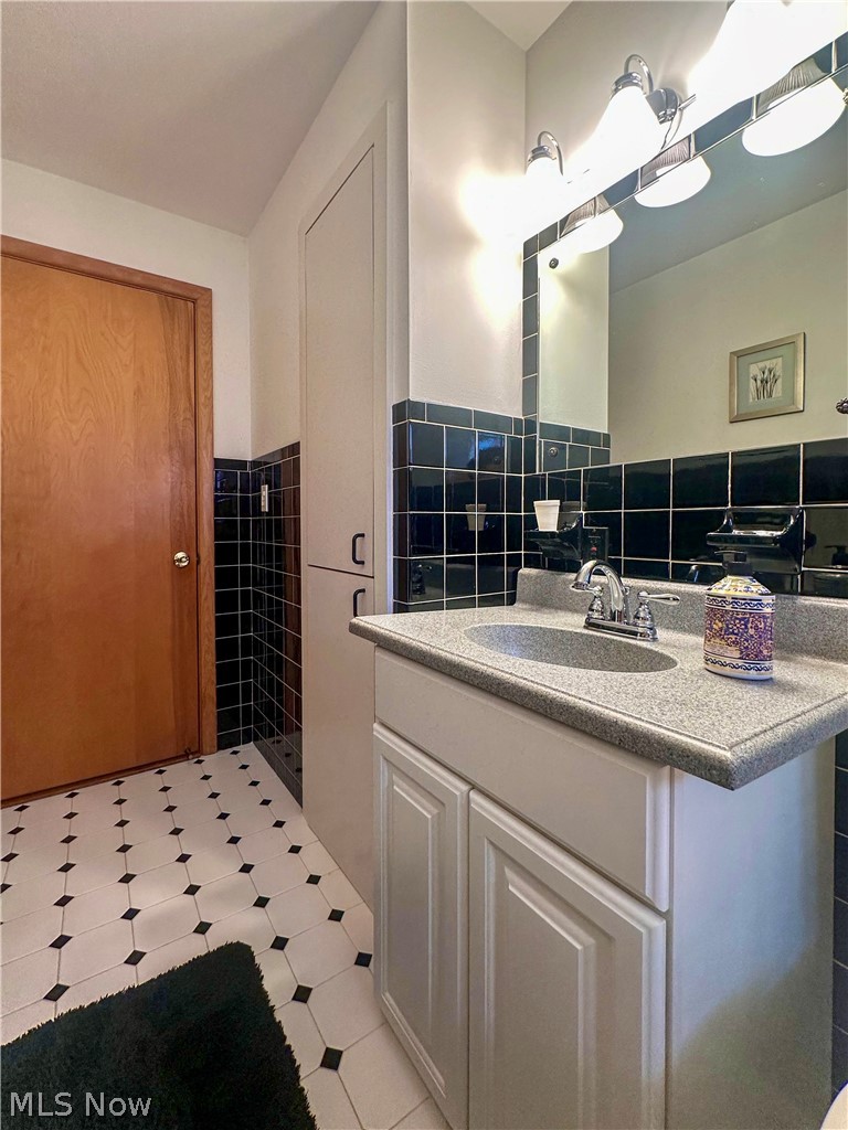 1011 Park Circle Girard OH 44420