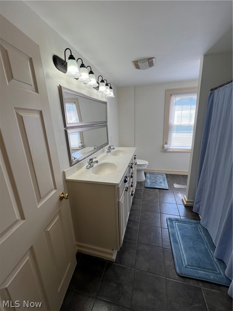 1129 Avon Street Akron OH 44310